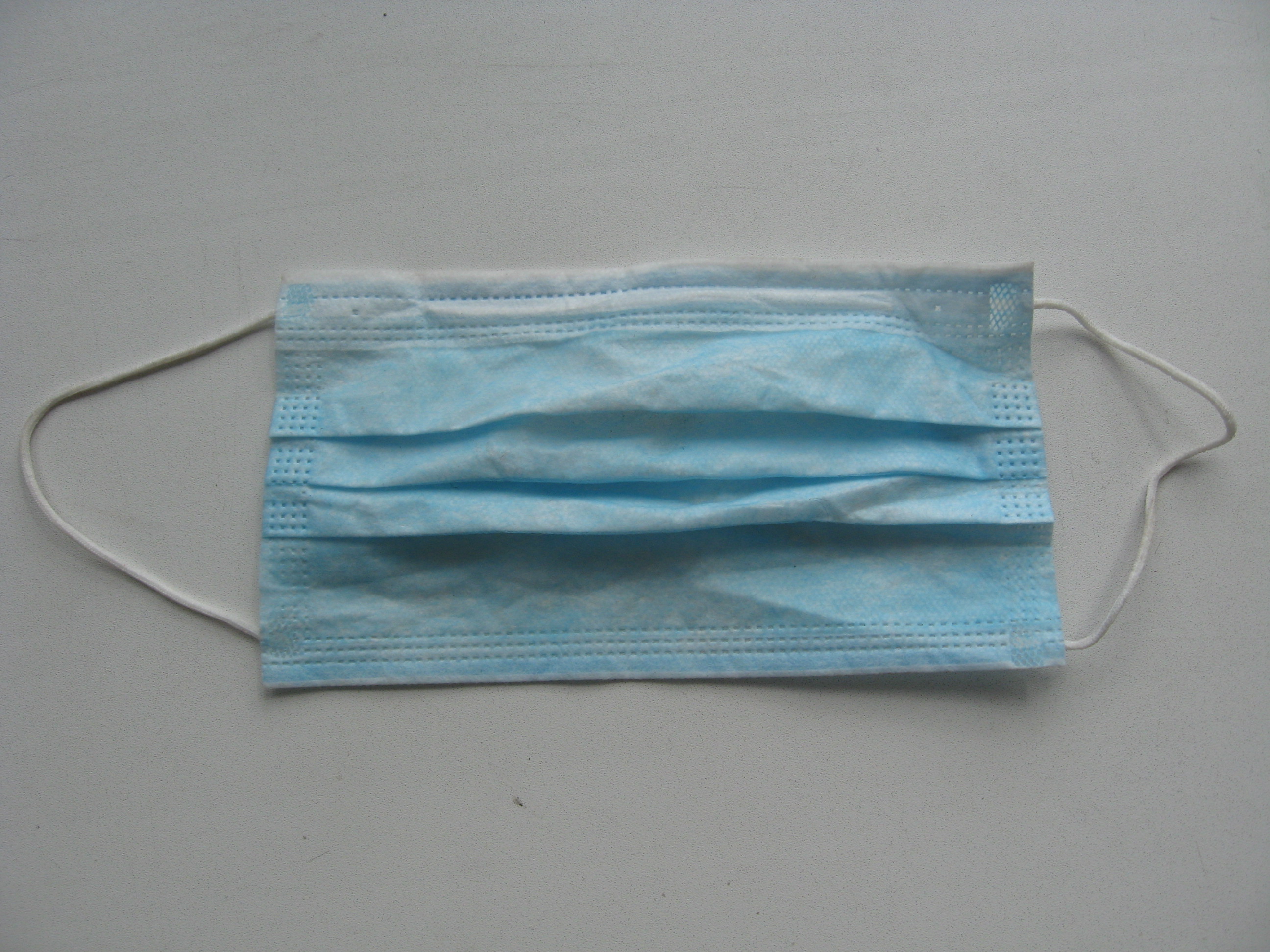 A_surgical_mask_(2017)